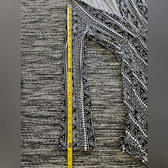 Express Brand / Black & White Dress - Picture 7 of 8